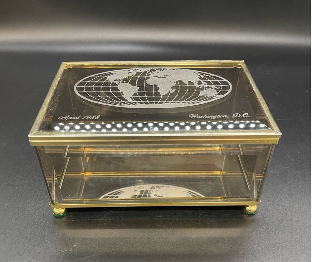 Vintage McDonald's Glass Jewelry / Trinket Box April 1988 Washington D.C.